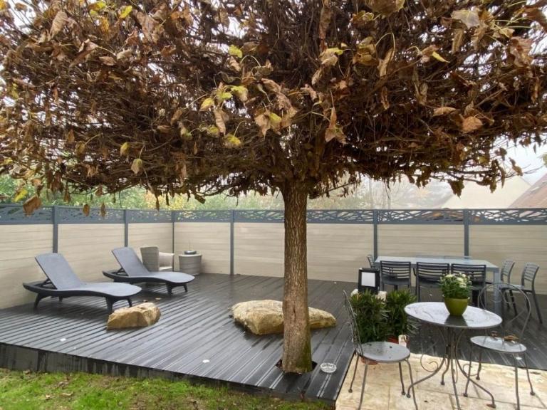 Choisir entre bois, pierre et composite pour votre terrasse