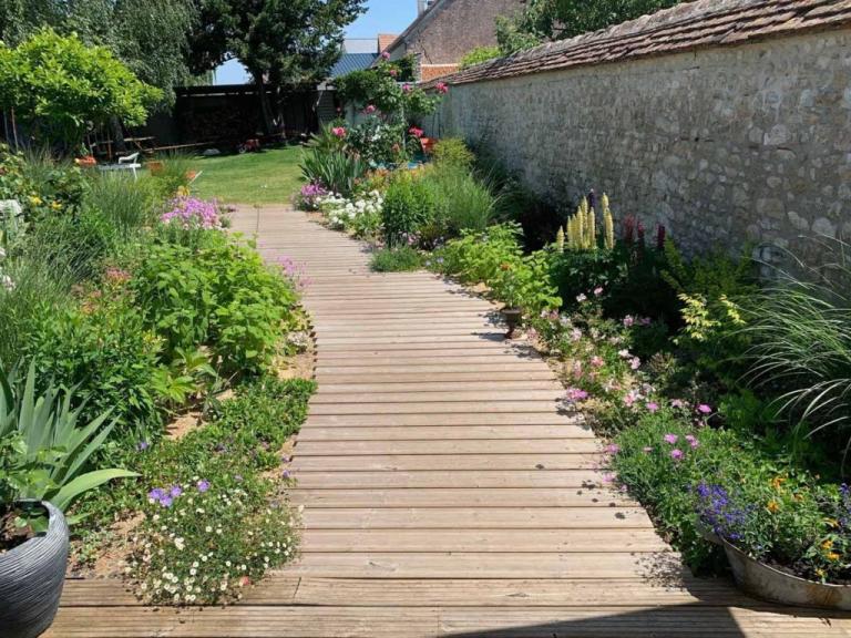 Comment structurer son jardin avec des allées et des bordures